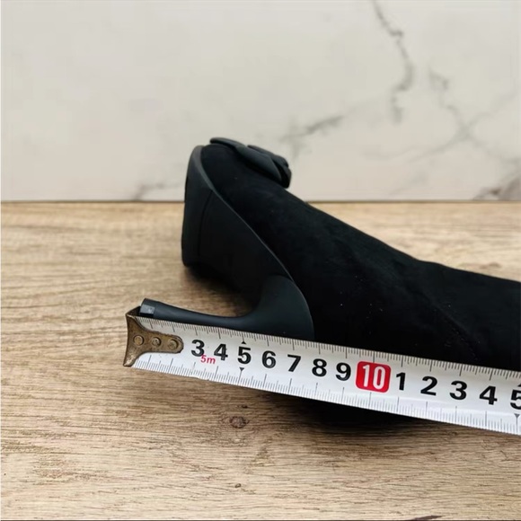 Flower Heeled booties. Boots - Picture 6 of 9